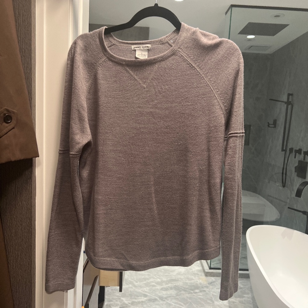 Grey long sleeve shirt - size S